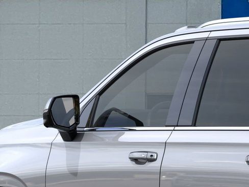 New 2026 Chevrolet Suburban Premier RWD image 12