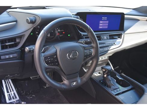 Used 2024 Lexus ES 300h F Sport image 13