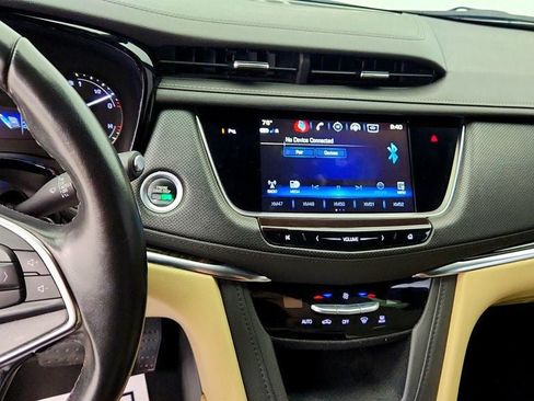 Used 2019 Cadillac XT5 FWD image 17