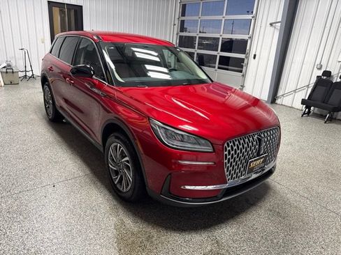 Used 2025 Lincoln Corsair AWD image 27