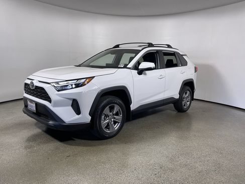 Certified 2025 Toyota RAV4 XLE FWD image 7