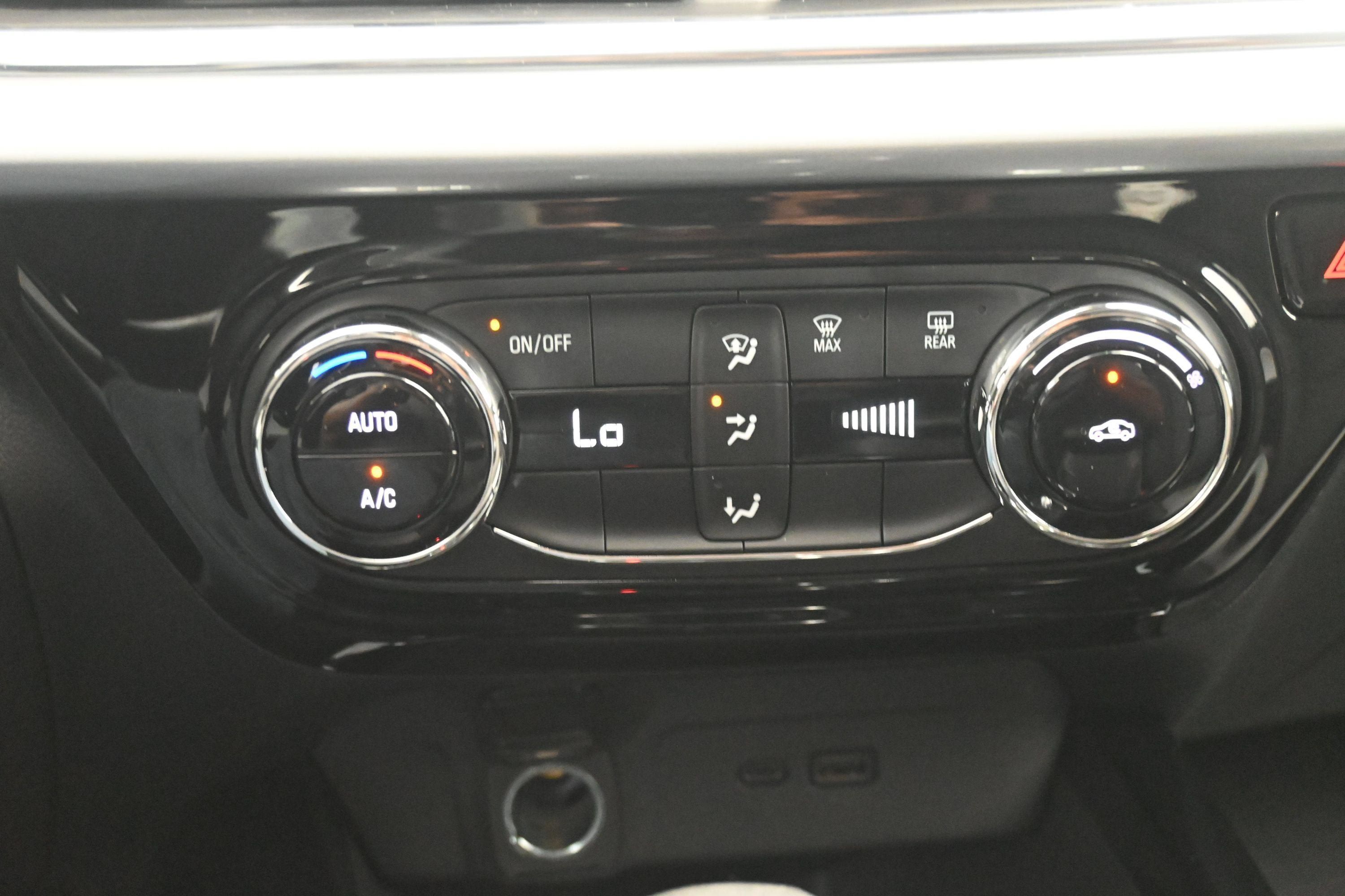 Certified 2024 Chevrolet Trax LT FWD image 17
