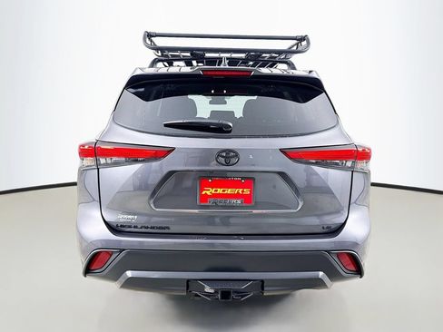 Used 2023 Toyota Highlander LE FWD image 7