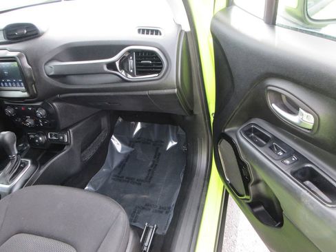 Used 2018 Jeep Renegade Altitude image 18