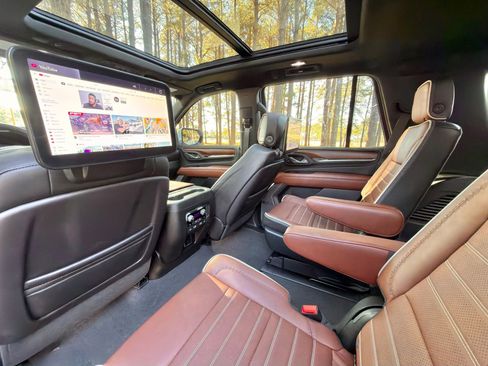 Used 2023 GMC Yukon Denali Ultimate w/ LPO, Floor Liner Package image 15