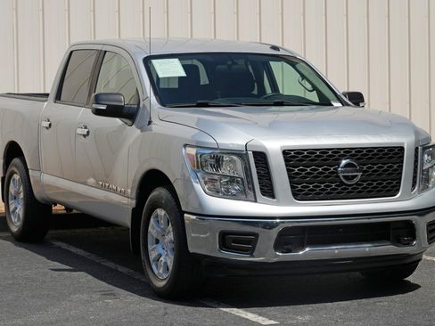Used 2019 Nissan Titan SV AWD/4WD image 43