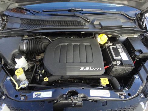 Used 2017 Dodge Grand Caravan GT image 17