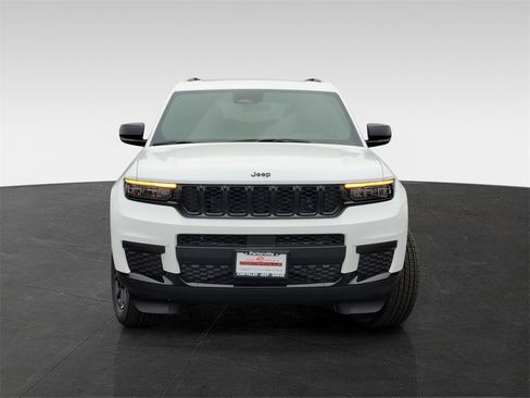 New 2025 Jeep Grand Cherokee L Altitude image 2