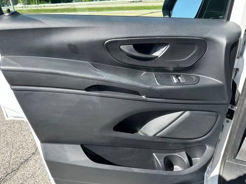 Used 2018 Mercedes-Benz Metris image 11