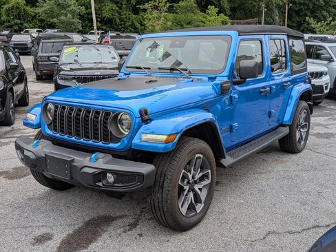 Used 2024 Jeep Wrangler Unlimited w/ Convenience Group AWD/4WD image 1
