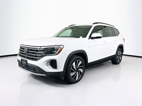 Used 2025 Volkswagen Atlas SE AWD/4WD image 3