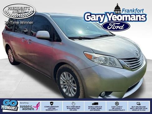 Used 2017 Toyota Sienna XLE w/ XLE Navigation Package image 1