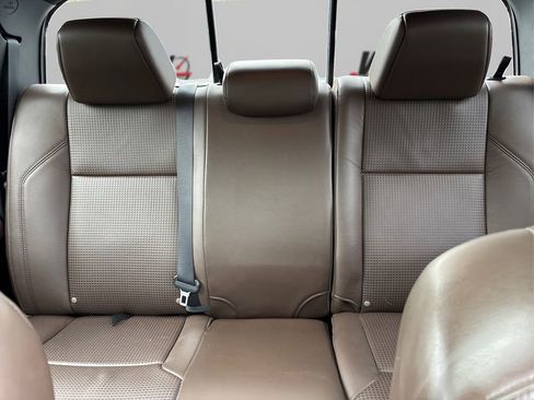 Used 2017 Toyota Tacoma Limited image 19