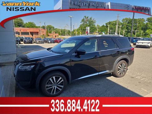 Certified 2023 Nissan Pathfinder Platinum w/ Cargo Package AWD/4WD image 1