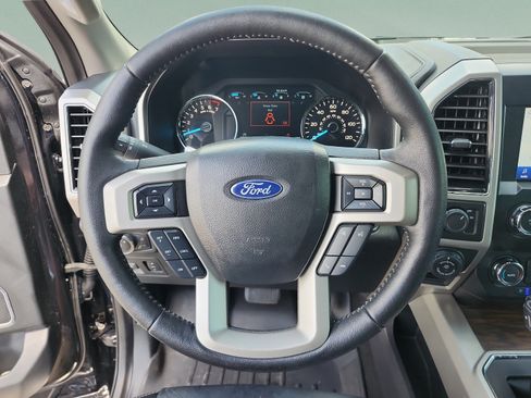Used 2019 Ford F150 Lariat w/ Trailer Tow Package RWD image 10