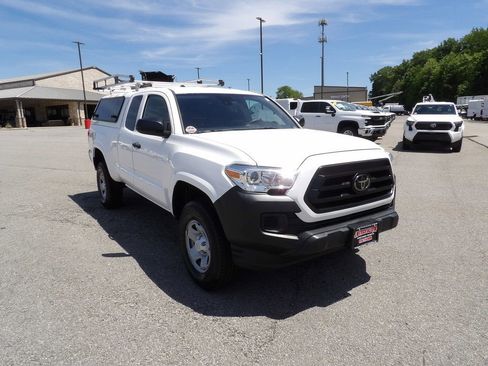 Used 2022 Toyota Tacoma SR RWD image 11