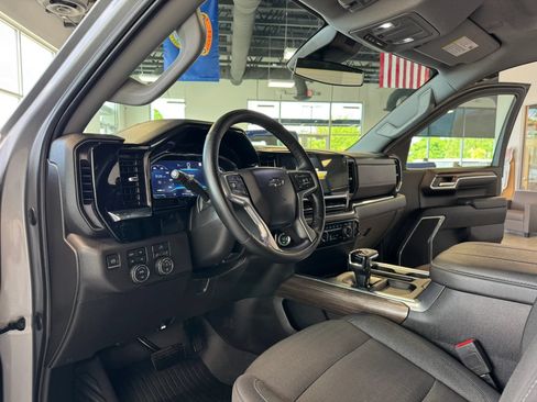 Used 2023 Chevrolet Silverado 1500 RST AWD/4WD image 12