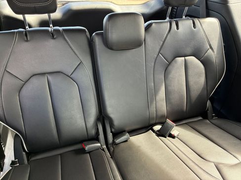 Used 2025 Chrysler Pacifica Limited FWD image 28