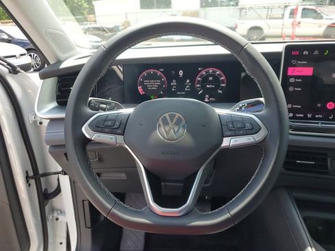 New 2026 Volkswagen Tiguan SE FWD image 25