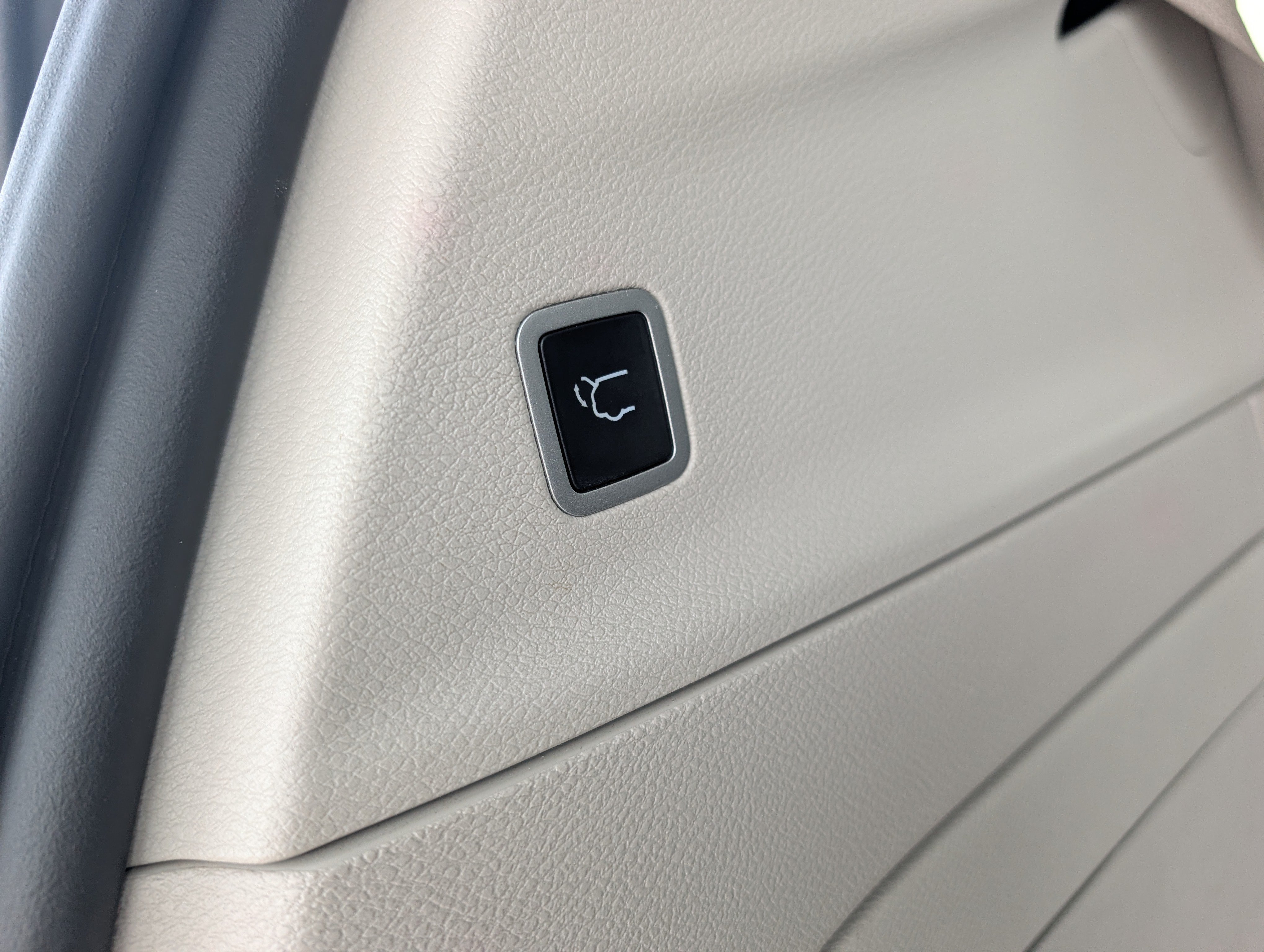 Used 2023 Chrysler Pacifica Touring-L FWD image 21