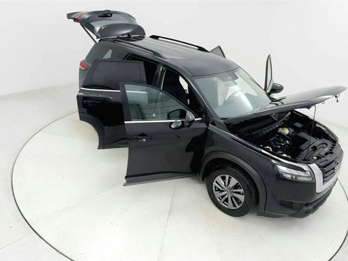 Used 2025 Nissan Pathfinder SV AWD/4WD image 24