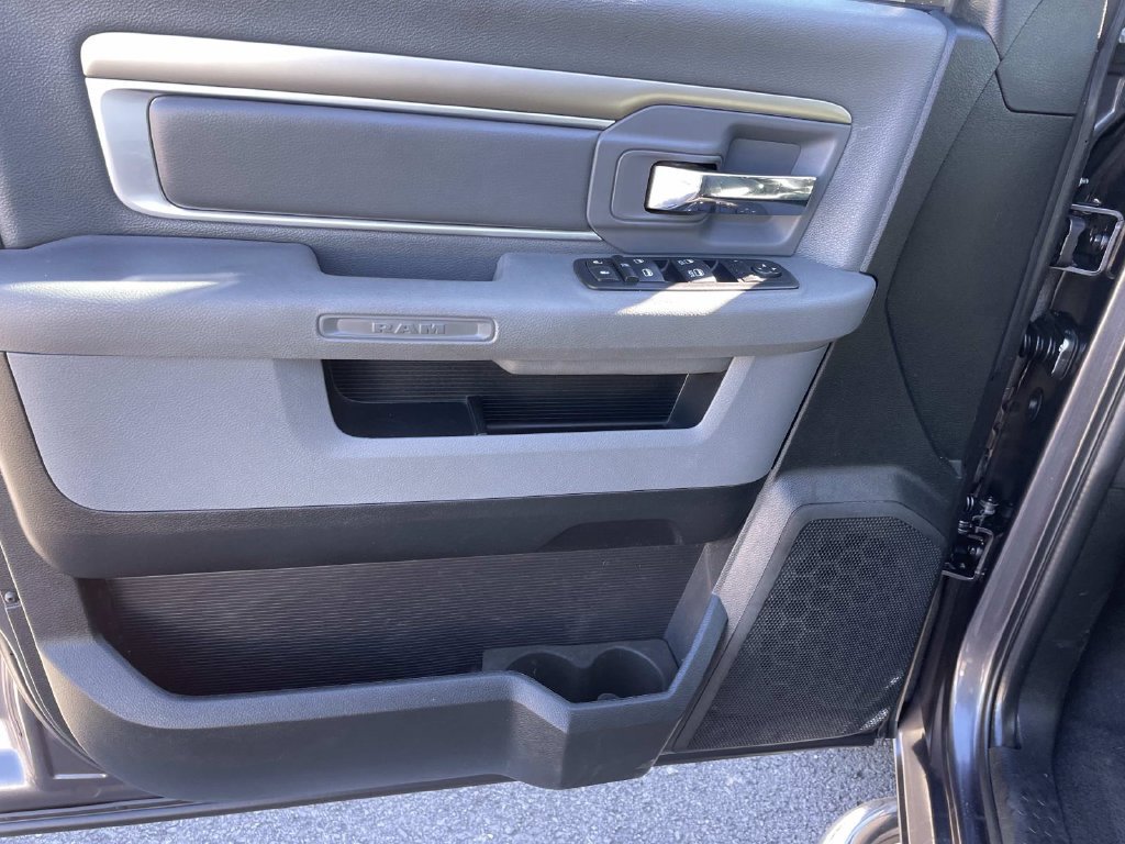 Used 2016 RAM 1500 Classic SLT AWD/4WD image 40
