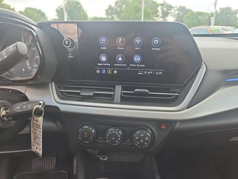 Used 2024 Chevrolet Trax LS w/ LS Convenience Package FWD image 19