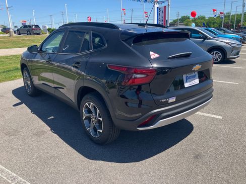 New 2026 Chevrolet Trax LT w/ Driver Confidence Package FWD image 5