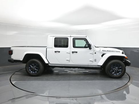 New 2026 Jeep Gladiator Sport AWD/4WD image 15