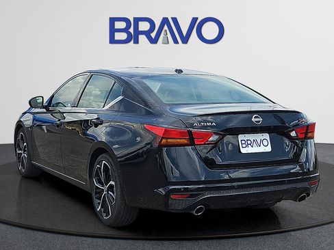 Used 2024 Nissan Altima 2.5 SR FWD image 3