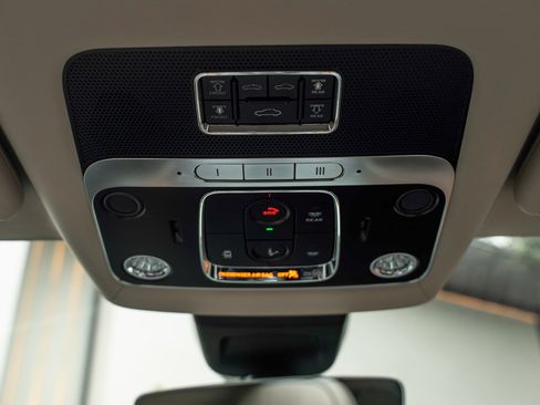 Certified 2024 Bentley Flying Spur W12 image 31