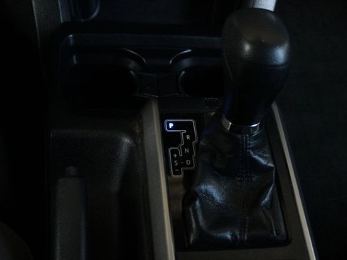 Used 2020 Toyota Tacoma SR5 RWD image 25