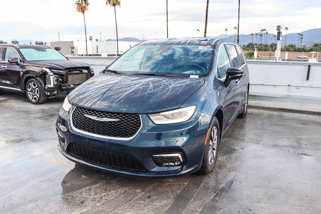 Used 2024 Chrysler Pacifica Limited FWD image 4
