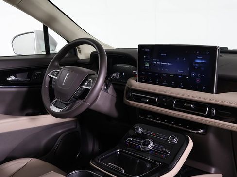 Used 2022 Lincoln Nautilus Reserve image 28