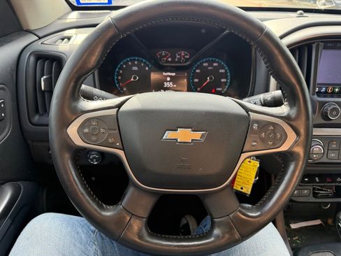 Used 2022 Chevrolet Colorado Z71 AWD/4WD image 12
