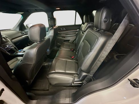 Used 2017 Ford Explorer Limited w/ Equipment Group 301A AWD/4WD image 28