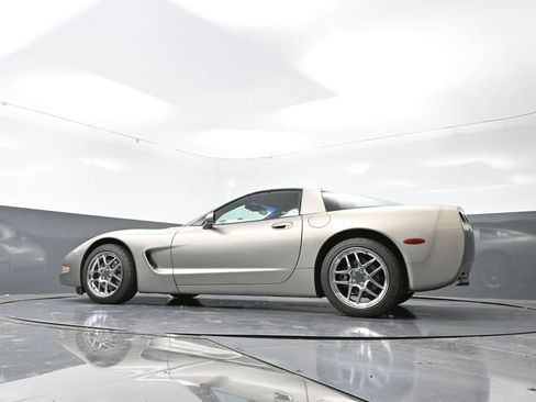 Used 2000 Chevrolet Corvette Coupe w/ Memory Pkg image 43