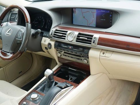 Used 2017 Lexus LS 460 w/ Comfort Package RWD image 25