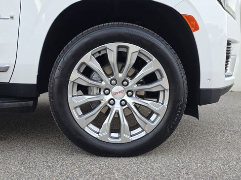 Used 2024 GMC Yukon XL Denali w/ Advanced Technology Package image 53