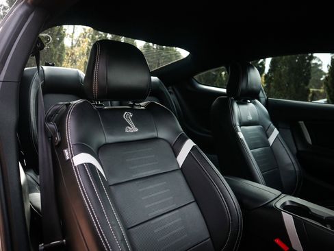 Used 2020 Ford Mustang Shelby GT500 w/ Technology Package image 32