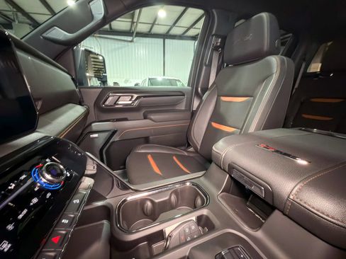 Used 2025 GMC Sierra 2500 AT4 w/ AT4 Premium Plus Package AWD/4WD image 28
