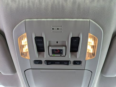 Used 2023 Toyota Highlander XLE image 14