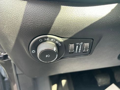 Used 2022 Jeep Compass Limited w/ Sun and Sound Group AWD/4WD image 14