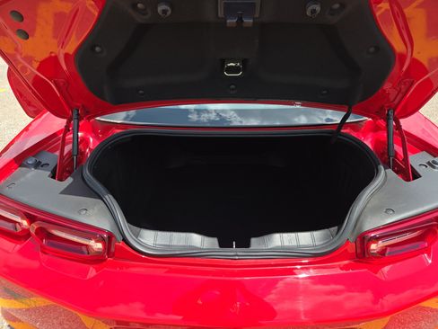 Used 2020 Chevrolet Camaro LT RWD image 8