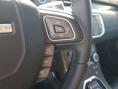 Used 2019 Land Rover Range Rover Evoque SE image 21