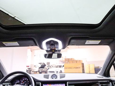 Used 2025 Porsche Macan image 20