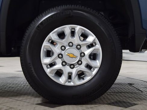 Used 2025 Chevrolet Silverado 2500 LT image 30