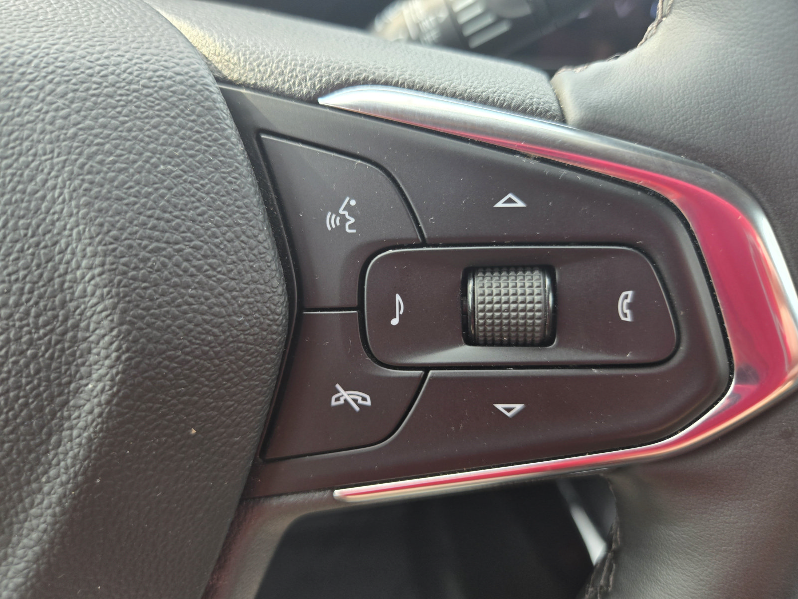 Used 2025 Chevrolet Trax ACTIV w/ Sunroof Package FWD image 15
