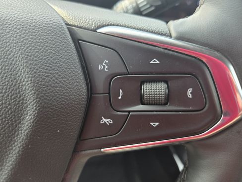 Used 2025 Chevrolet Trax ACTIV w/ Sunroof Package FWD image 15
