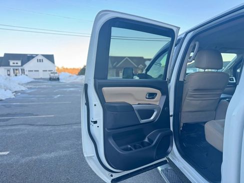 Used 2016 Nissan Titan SL image 12